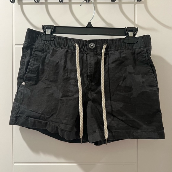Vuori shorts - Picture 1 of 3
